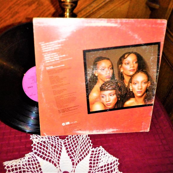*** SISTER SLEDGE *** We Are Family - Picture 2 of 2